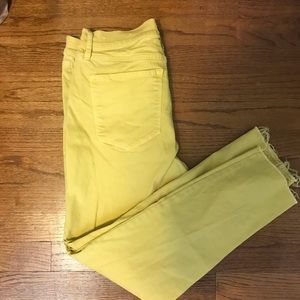 Yellow skinny cropped pants